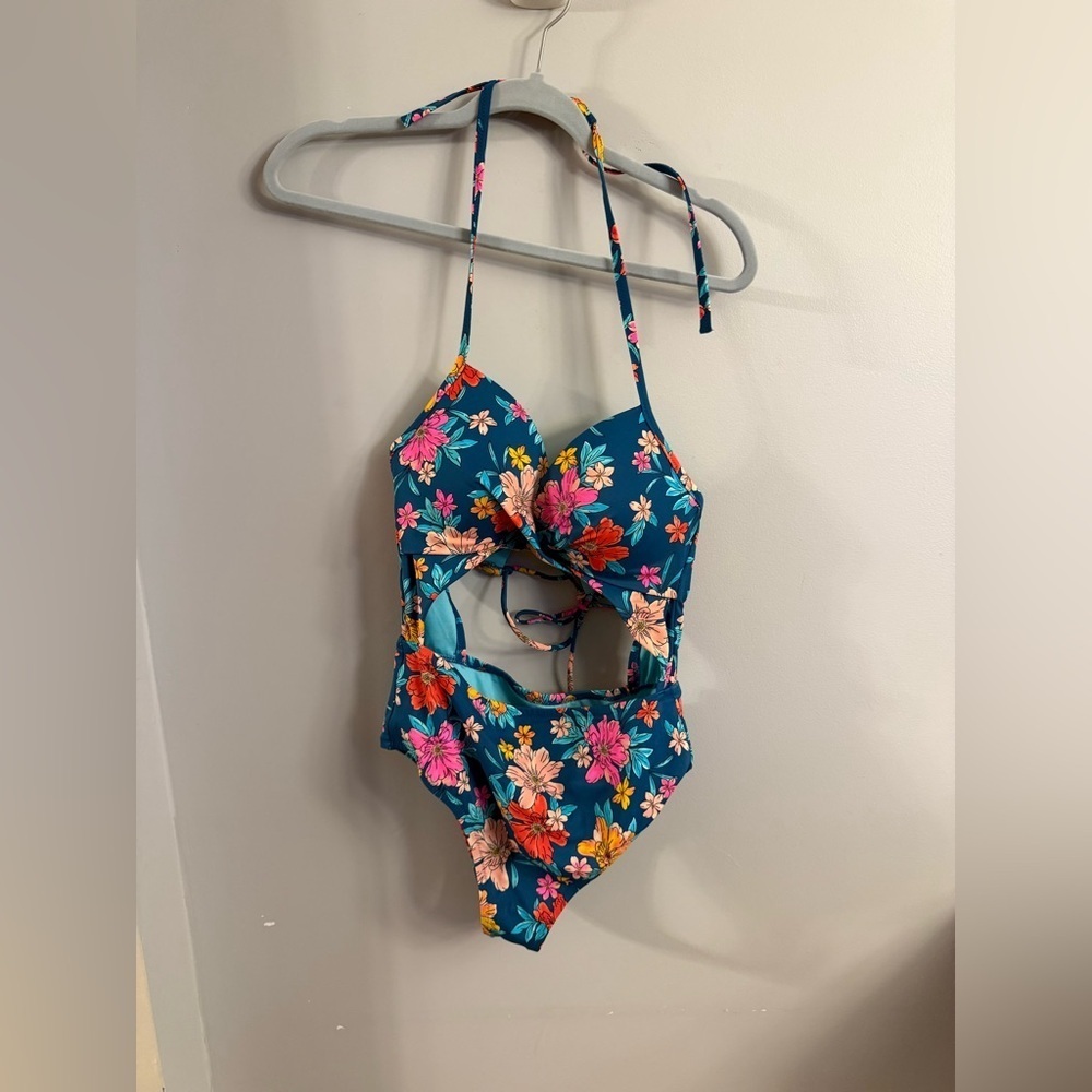 Shade & Shore Floral One-Piece Swimsuit 36C Cutout Back